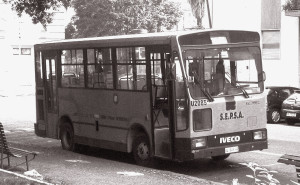 Piazzale Tecchio - Autobus ?Minerva? matricola U2085 in servizio sulla linea piazzale Tecchio-Rione Traiano in sosta al capolinea